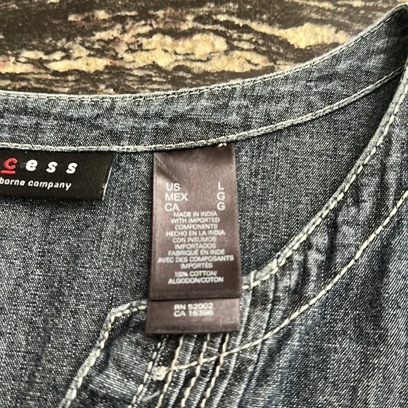 Access cap sleeve denim top with white topstitching - Picture 4 of 5